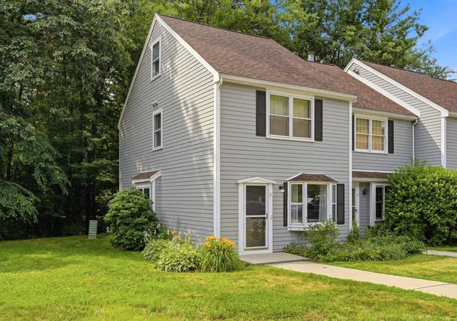2nd image of 17 Chestnut Cir, Merrimack, NH 03054 | MLS# 5101243