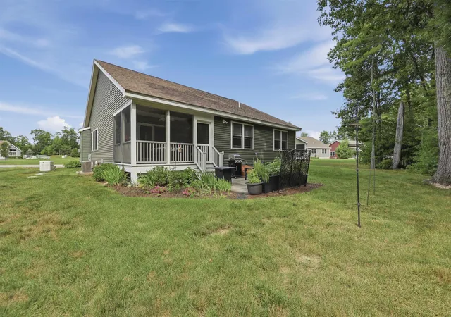 28th image of 31 Castle Ct #31, Kingston, NH 03848 | MLS# 5101259