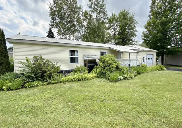 Photo 1 of Manufactured home for sale at 45 Oakwood Dr, Hyde Park, VT 05655 | MLS# 5101270 | Listing updated on 2026-09-14