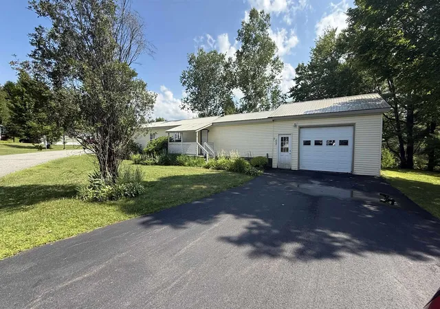 Photo 2 of Manufactured home for sale at 45 Oakwood Dr, Hyde Park, VT 05655 | MLS# 5101270 | Listing updated on 2026-09-14