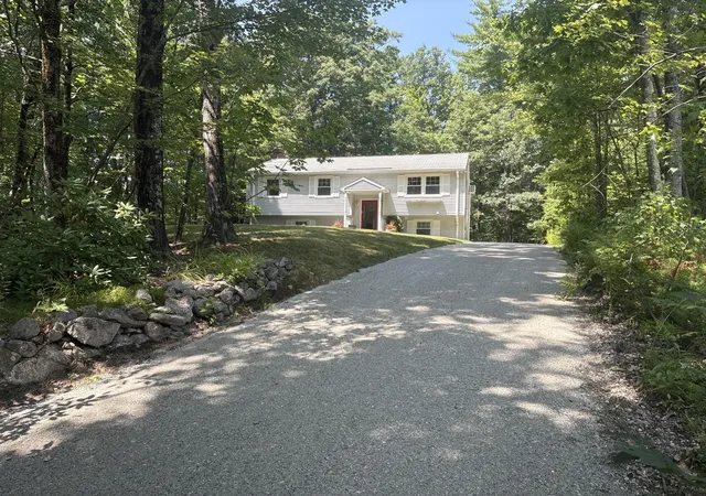 Photo 3 of Sale Pending at 42 Jason Dr, Goffstown, NH 03045 | MLS# 5101272 | Listing updated on 2026-08-03