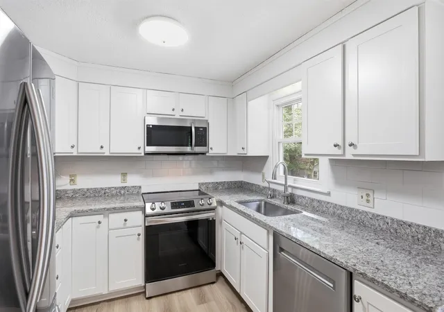 Photo 3 of Sale Pending at 42 Jason Dr, Goffstown, NH 03045 | MLS# 5101272 | Listing updated on 2026-08-03