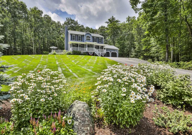 Photo 2 of Sale Pending at 10 Mosher Dr, Brookline, NH 03033 | MLS# 5101274 | Listing updated on 2026-09-22