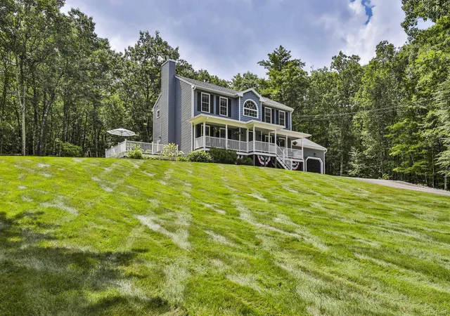 Photo 3 of Sale Pending at 10 Mosher Dr, Brookline, NH 03033 | MLS# 5101274 | Listing updated on 2026-09-22