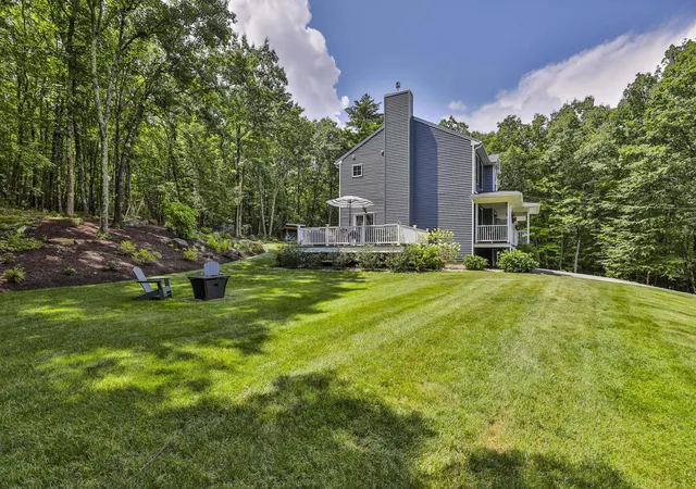 Photo 4 of Sale Pending at 10 Mosher Dr, Brookline, NH 03033 | MLS# 5101274 | Listing updated on 2026-09-22