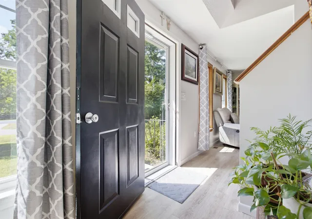 2nd image of 29 Chase Brook Cir, Litchfield, NH 03052 | MLS# 5101282
