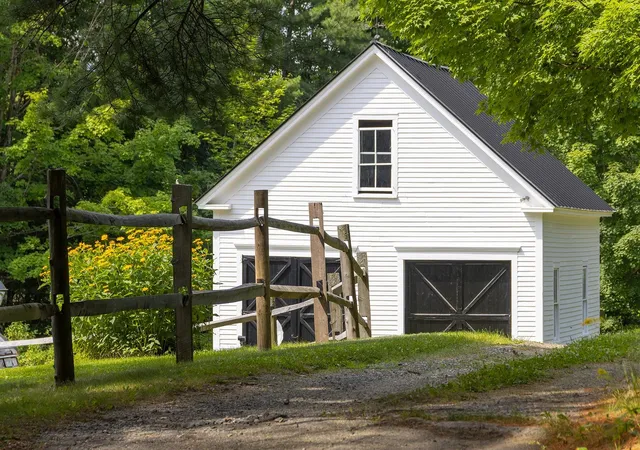 Photo 4 of Single family home for sale at 975 Rollins Rd, Contoocook, NH 03229 | MLS# 5101299 | Listing updated on 2026-08-04
