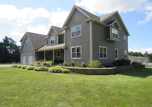 Photo 1 of Single family home for sale at 1030 Mount Vernon St, Newport, VT 05855 | MLS# 5101313 | Listing updated on 2026-09-02