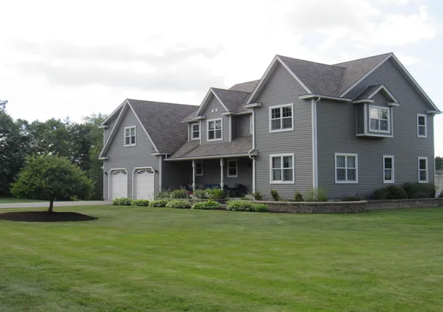 Photo 2 of Single family home for sale at 1030 Mount Vernon St, Newport, VT 05855 | MLS# 5101313 | Listing updated on 2026-09-02