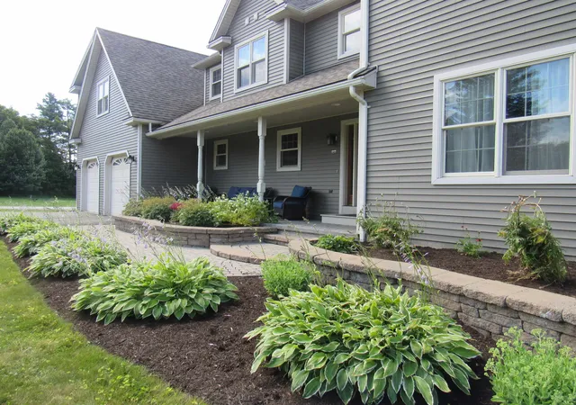 Photo 3 of Single family home for sale at 1030 Mount Vernon St, Newport, VT 05855 | MLS# 5101313 | Listing updated on 2026-09-02