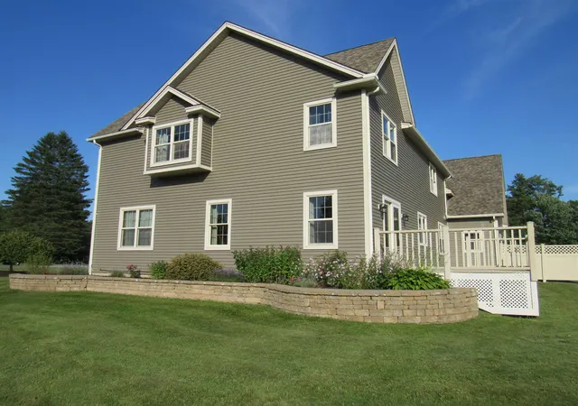 Photo 4 of Single family home for sale at 1030 Mount Vernon St, Newport, VT 05855 | MLS# 5101313 | Listing updated on 2026-09-02