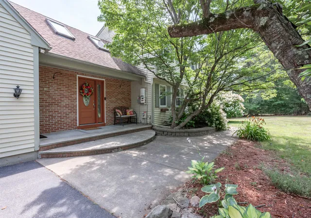 Photo 1 of Sale Pending at 8 Sullivan Rd, Hudson, NH 03051 | MLS# 5101317 | Listing updated on 2026-09-19
