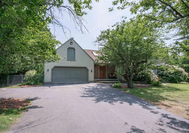 Photo 3 of Sale Pending at 8 Sullivan Rd, Hudson, NH 03051 | MLS# 5101317 | Listing updated on 2026-09-19