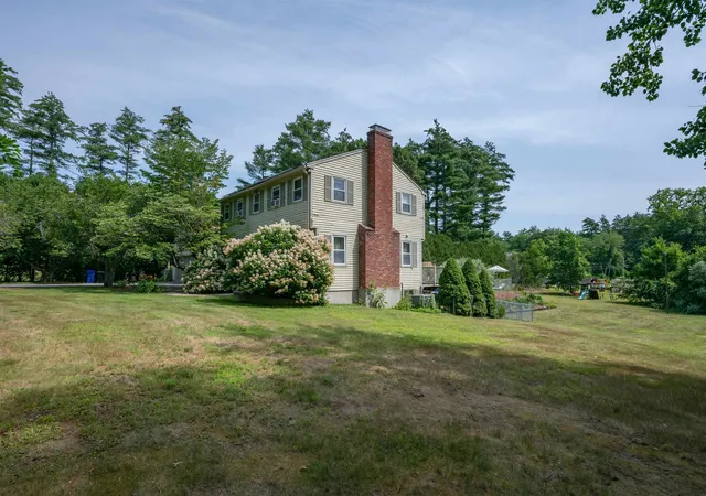 Photo 3 of Sale Pending at 8 Sullivan Rd, Hudson, NH 03051 | MLS# 5101317 | Listing updated on 2026-09-19
