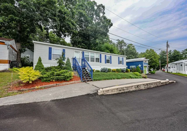 Photo 1 of Manufactured home for sale at 3 Stage Coach Cir, Londonderry, NH 03053 | MLS# 5101324 | Listing updated on 2026-07-24