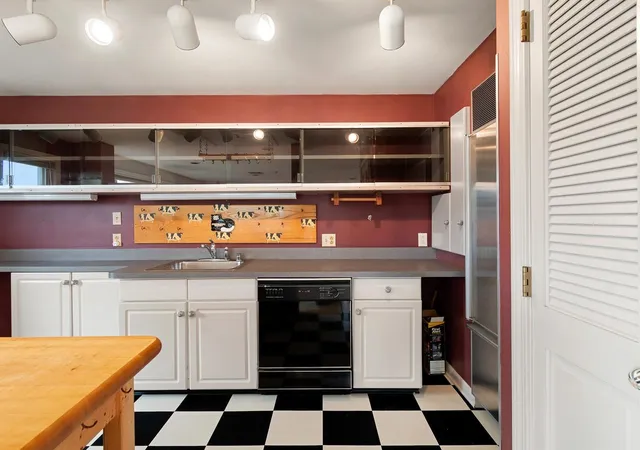 Photo 3 of Condo for sale at 230 College St #4, Burlington, VT 05401 | MLS# 5101326 | Listing updated on 2026-09-16