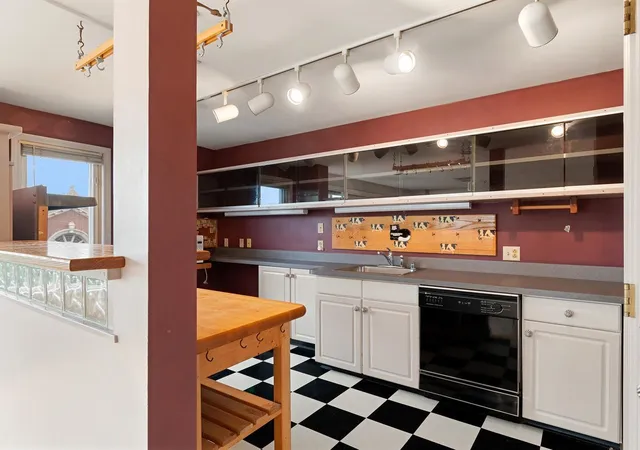 Photo 4 of Condo for sale at 230 College St #4, Burlington, VT 05401 | MLS# 5101326 | Listing updated on 2026-09-16