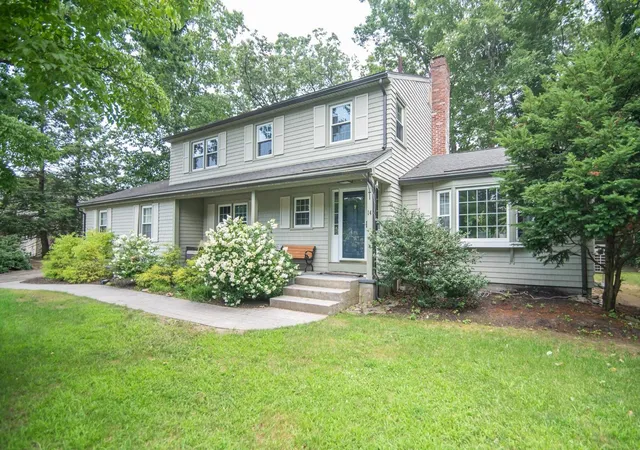 Photo 2 of Single family home for sale at 14 Birch Hill Dr, Nashua, NH 03063 | MLS# 5101354 | Listing updated on 2026-09-18