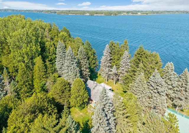 Photo 2 of Single family home for sale at 478 Jordan Pt, Isle La Motte, VT 05463 | MLS# 5101360 | Listing updated on 2026-08-04