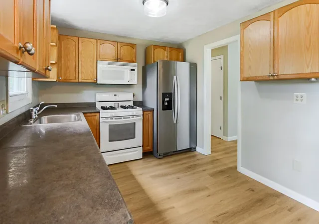 Photo 3 of Sale Pending at 9 Judith Dr, Nashua, NH 03062 | MLS# 5101362 | Listing updated on 2026-09-04