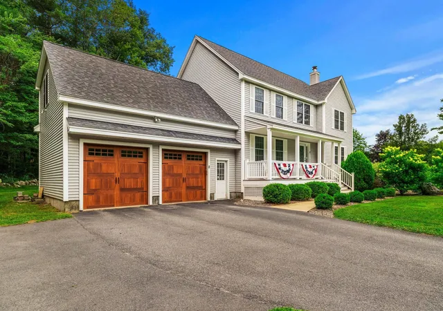 Photo 2 of Single family home for sale at 8 Leni Rd, Windham, NH 03087 | MLS# 5101380 | Listing updated on 2026-08-02