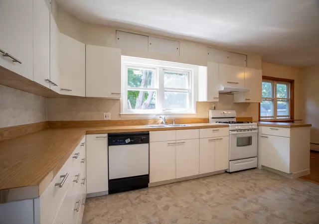 2nd image of 16 Tuck Rd, Hampton, NH 03842 | MLS# 5101388