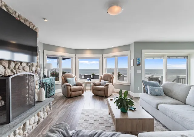 Photo 4 of Single family home for sale at 4 Nor'East Ln, Hampton, NH 03842 | MLS# 5101407 | Listing updated on 2026-07-28