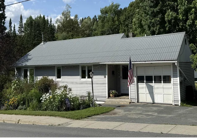 Photo 1 of Single family home for sale at 447 Concord Ave, St. Johnsbury, VT 05819 | MLS# 5101408 | Listing updated on 2026-09-03