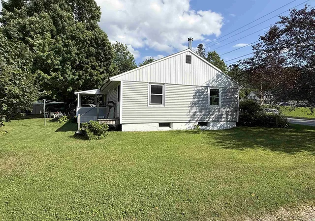 Photo 4 of Single family home for sale at 447 Concord Ave, St. Johnsbury, VT 05819 | MLS# 5101408 | Listing updated on 2026-09-03
