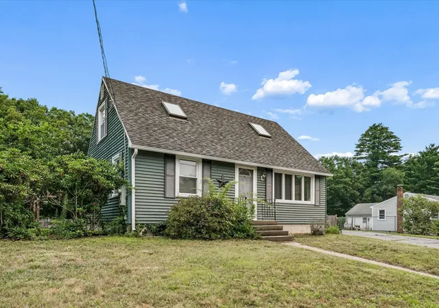Photo 1 of Single family home for sale at 415 Greeley St, Manchester, NH 03102 | MLS# 5101420 | Listing updated on 2026-09-17
