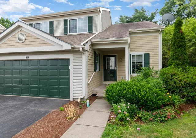 Townhouse for sale at 39 Fox Run Rd, Essex Junction, VT 05452 | MLS# 5101421
