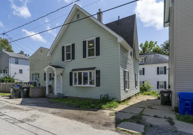 Photo 1 of Single family home for sale at 571 Amherst St, Manchester, NH 03104 | MLS# 5101444 | Listing updated on 2026-09-09