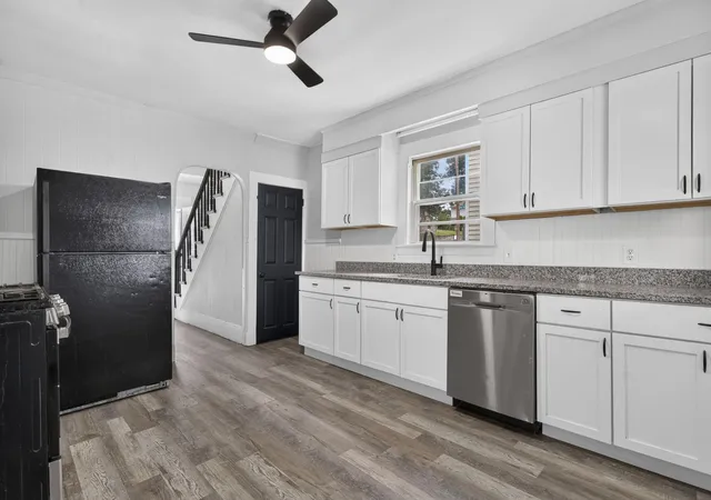 Photo 3 of Single family home for sale at 571 Amherst St, Manchester, NH 03104 | MLS# 5101444 | Listing updated on 2026-09-09