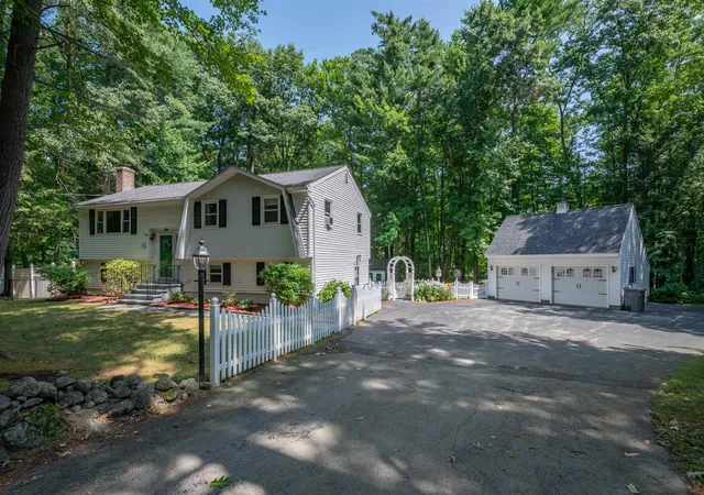 Photo 3 of Sale Pending at 223 Baboosic Lake Rd, Merrimack, NH 03054 | MLS# 5101447 | Listing updated on 2026-08-04