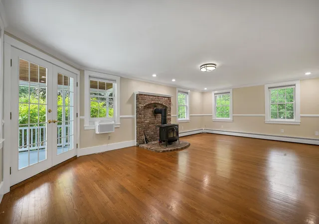 Photo 3 of Single family home for sale at 26 Old Mont Vernon Rd, Amherst, NH 03031 | MLS# 5101479 | Listing updated on 2026-09-15