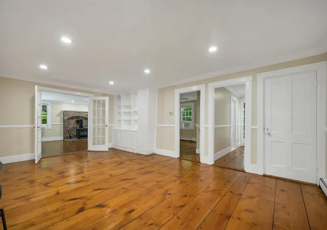 Photo 3 of Single family home for sale at 26 Old Mont Vernon Rd, Amherst, NH 03031 | MLS# 5101479 | Listing updated on 2026-09-15