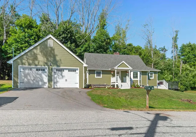 Photo 1 of Single family home for sale at 25 Old Lakeview Ter, Wolfeboro, NH 03894 | MLS# 5101491 | Listing updated on 2026-09-08