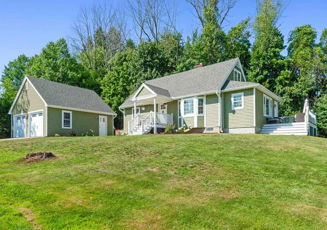 Photo 2 of Single family home for sale at 25 Old Lakeview Ter, Wolfeboro, NH 03894 | MLS# 5101491 | Listing updated on 2026-09-08