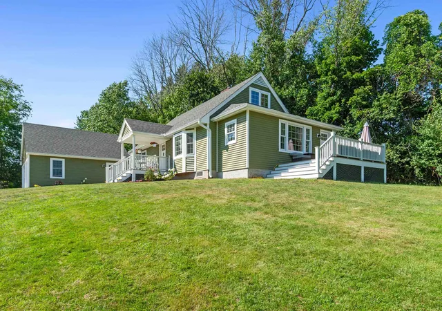 Photo 3 of Single family home for sale at 25 Old Lakeview Ter, Wolfeboro, NH 03894 | MLS# 5101491 | Listing updated on 2026-09-08