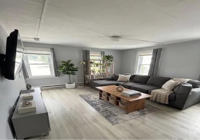 3rd image of 44 Bridge St, Hillsborough, NH 03244 | MLS# 5101513