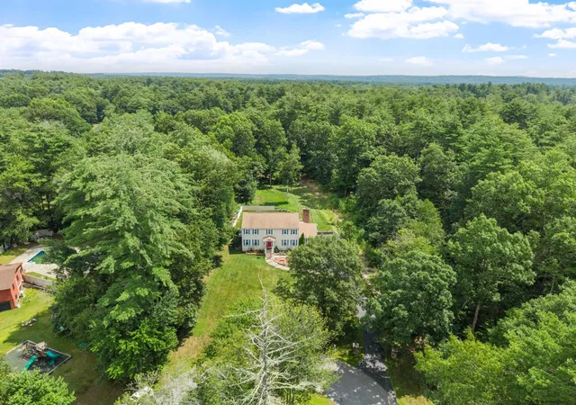 Photo 2 of Single family home for sale at 11 Ashley Dr, Londonderry, NH 03053 | MLS# 5101517 | Listing updated on 2026-09-18