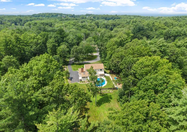 Photo 3 of Single family home for sale at 11 Ashley Dr, Londonderry, NH 03053 | MLS# 5101517 | Listing updated on 2026-09-18