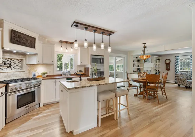 Photo 4 of Single family home for sale at 11 Ashley Dr, Londonderry, NH 03053 | MLS# 5101517 | Listing updated on 2026-09-18