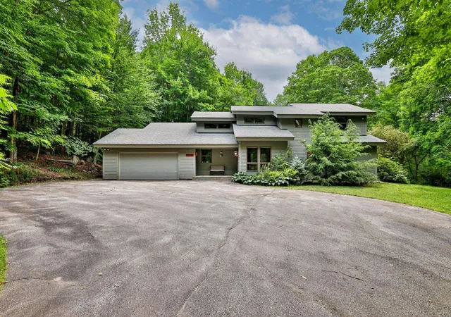 Photo 3 of Single family home for sale at 58 Knoll Dr, Killington, VT 05751 | MLS# 5101552 | Listing updated on 2026-07-24