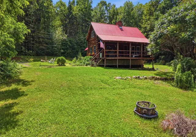Photo 4 of Single family home for sale at 484 Scofield Mountain Rd, Ashuelot, NH 03441 | MLS# 5101558 | Listing updated on 2026-08-24