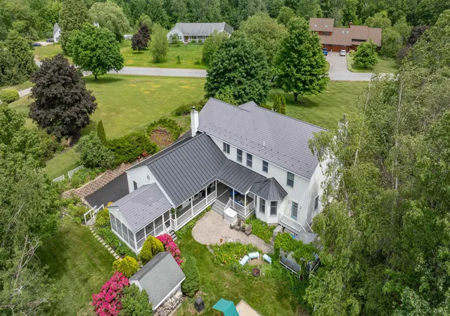 Photo 3 of Single family home for sale at 7 Longview Cir, Pelham, NH 03076 | MLS# 5101562 | Listing updated on 2026-08-29
