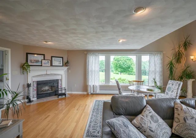 Photo 3 of Single family home for sale at 7 Longview Cir, Pelham, NH 03076 | MLS# 5101562 | Listing updated on 2026-10-28