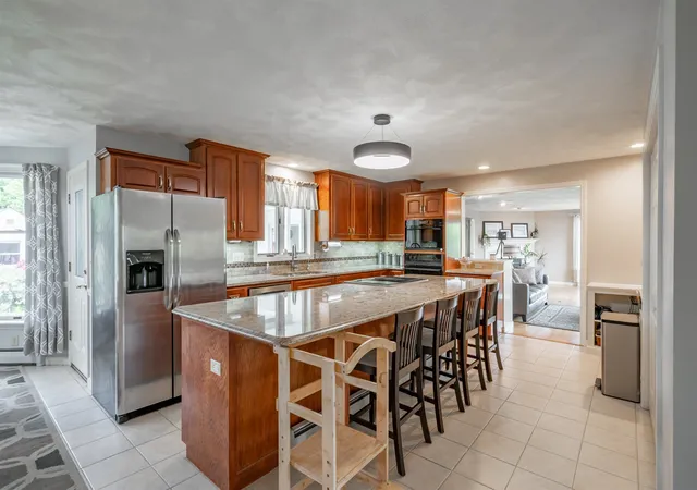 Photo 4 of Single family home for sale at 7 Longview Cir, Pelham, NH 03076 | MLS# 5101562 | Listing updated on 2026-10-28