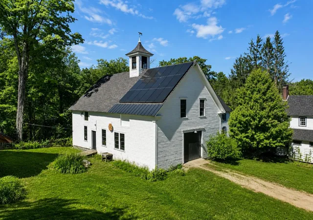 Photo 2 of Single family home for sale at 10 Mountain Rd, South Tamworth, NH 03883 | MLS# 5101565 | Listing updated on 2026-09-18