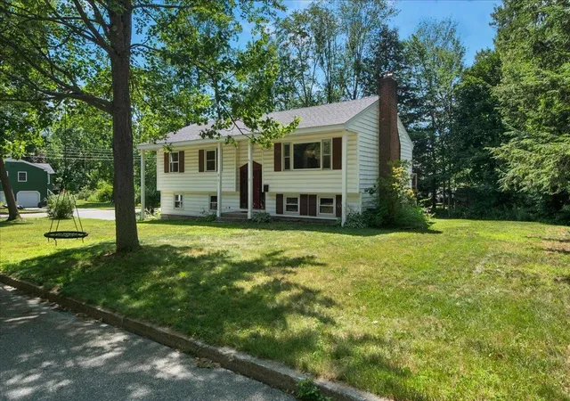 Photo 1 of Single family home for sale at 8 Deborah Dr, South Burlington, VT 05403 | MLS# 5101591 | Listing updated on 2026-08-31